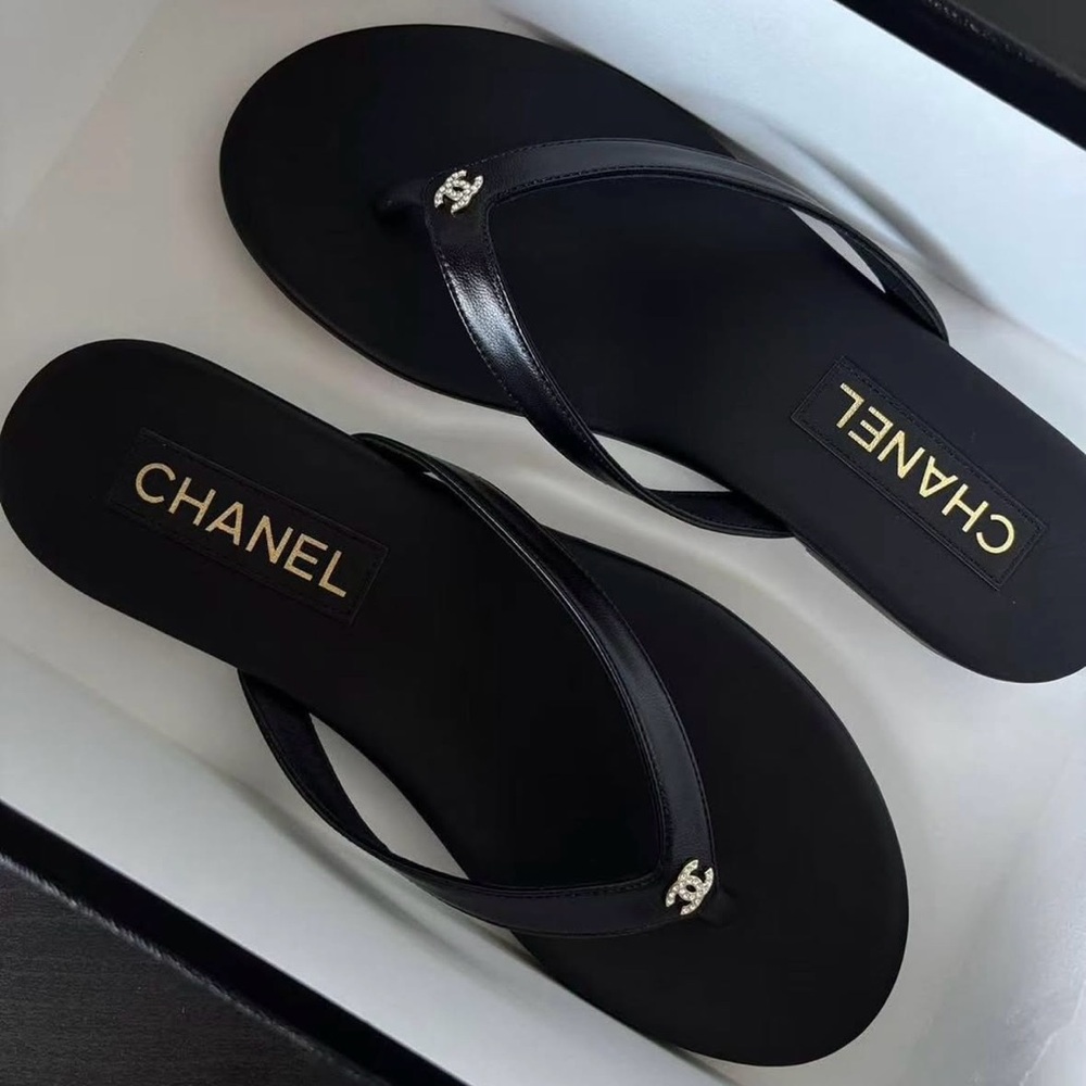 Chanel 25A Black Leather Flip Flops | NIB | Size 38.5